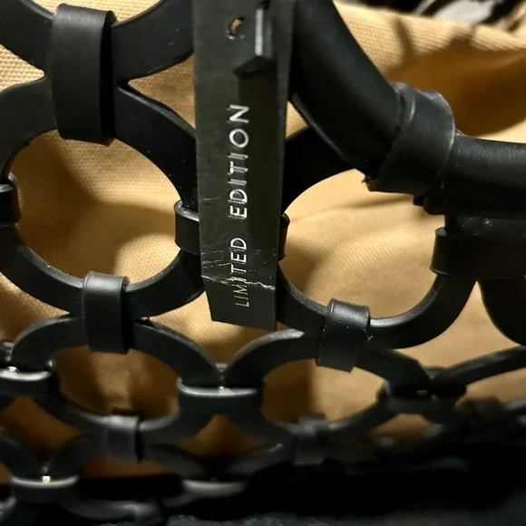 Mango - Limited Edition-Black and Tan Open Weave Tote - Picture 4 of 8